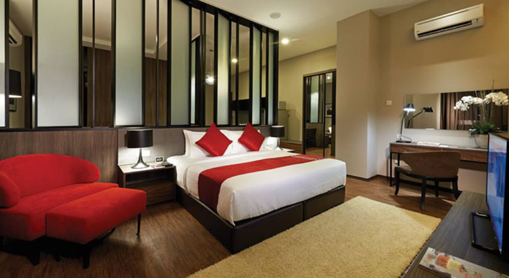 Maritime Luxury Suites Джордж Таун Екстериор снимка