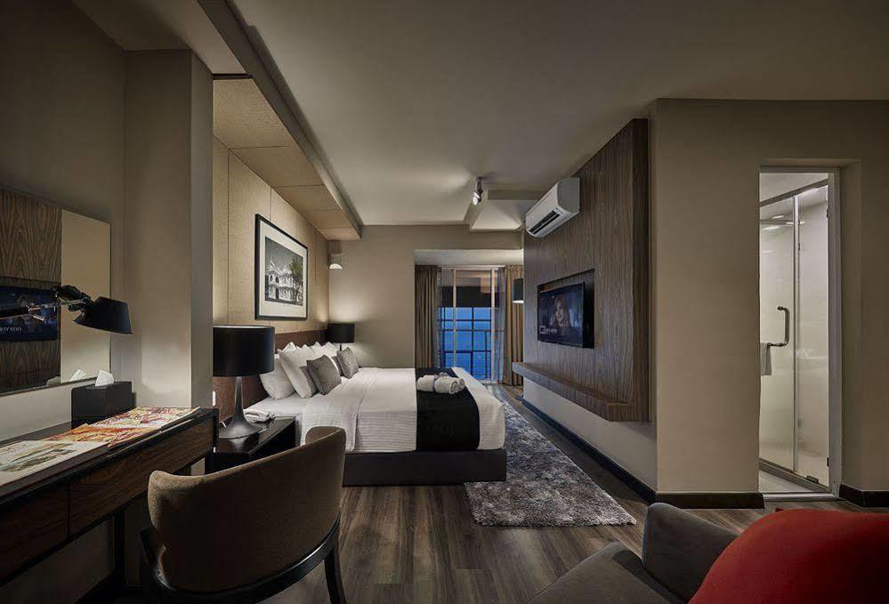 Maritime Luxury Suites Джордж Таун Екстериор снимка