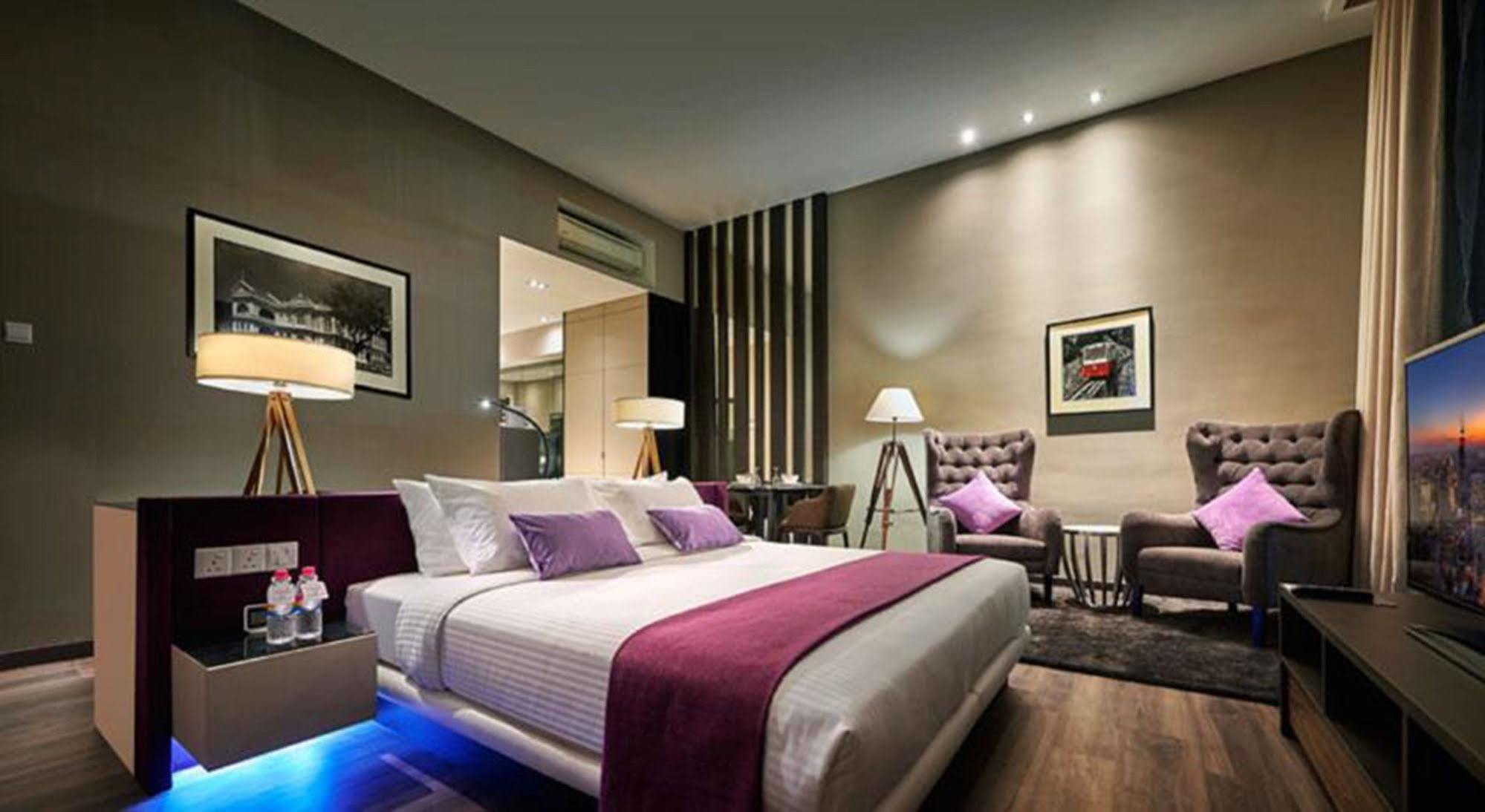 Maritime Luxury Suites Джордж Таун Екстериор снимка